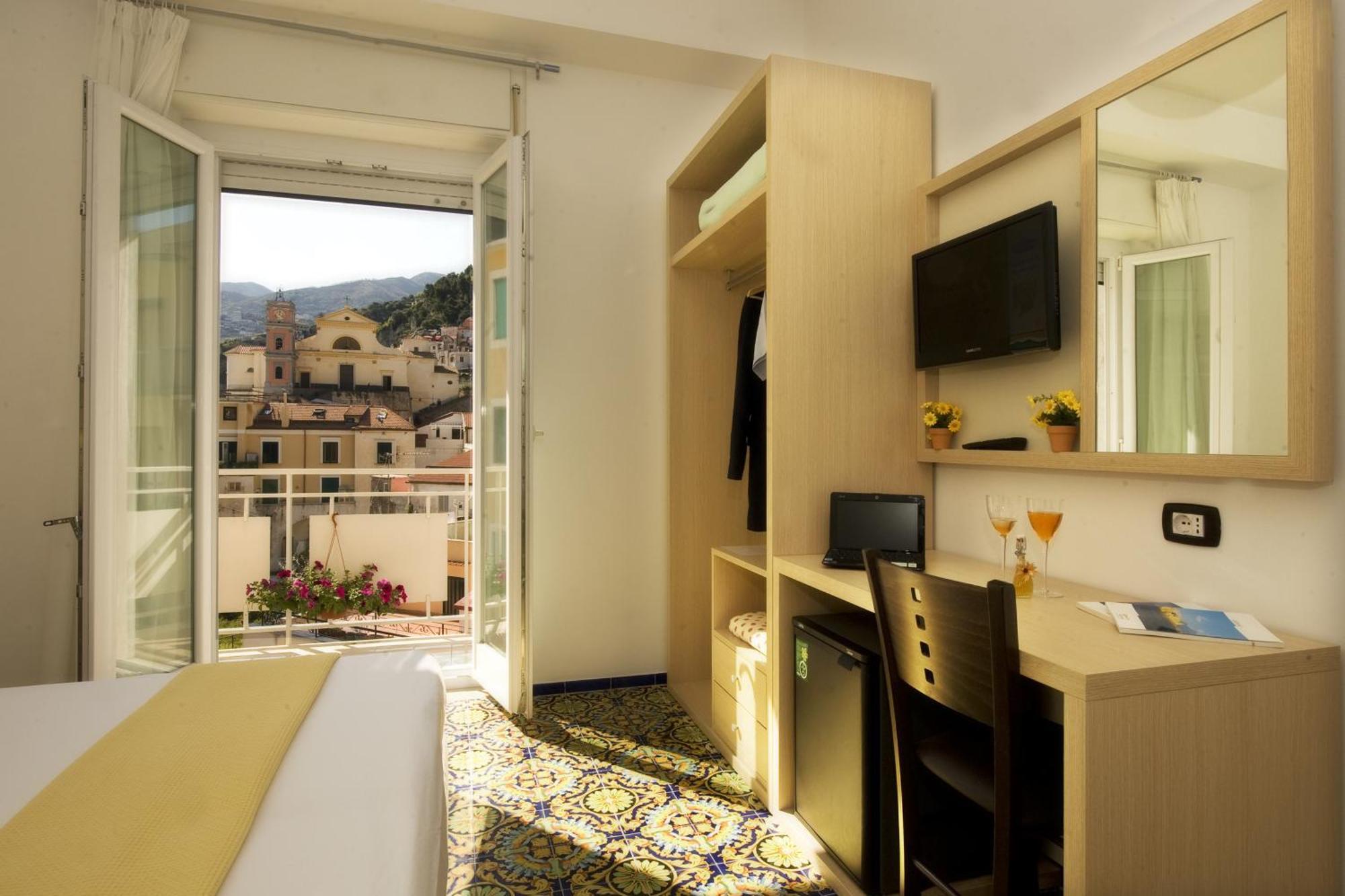 Hotel Torre Di Milo Майори Экстерьер фото
